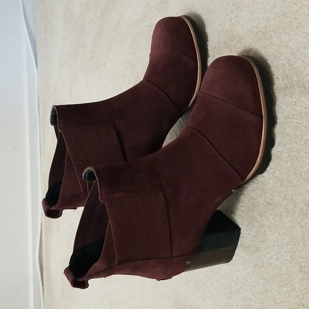 SOREL "Like New" Women's Size 8 Addington Suede Ankle Boots in Burgundy